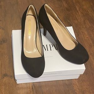 Dream Pairs black suede pumps